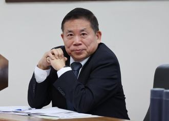 劉鏡清動刀暴瘦「找不到病因」 請辭國發會主委