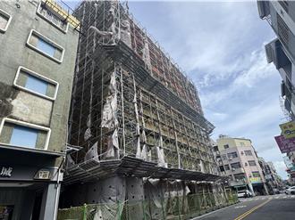 登革熱升溫 台南「鬼屋」來亞大樓恐成防疫漏洞 年底前拆除