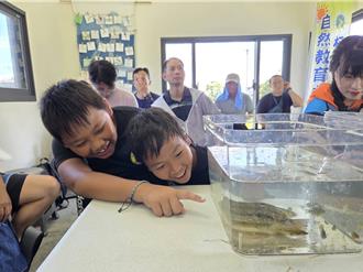 影》在地志工合力清泉 宜蘭柯林湧泉池恢復魚樂園