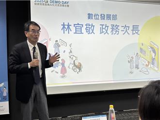 獨家》準數發部長林宜敬現身台中   眾人喊恭喜他「快閃」