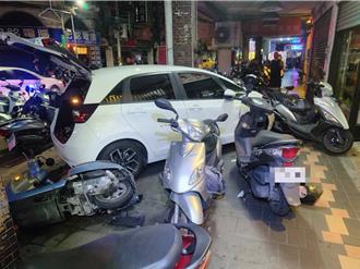 新莊20歲男無照駕駛租車！失控衝騎樓 撞毀14輛機車、腳踏車