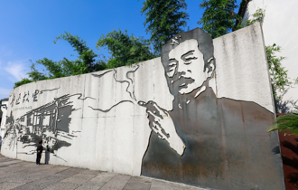 鲁迅纪念馆「抽菸墙画」遭投诉    陆官媒：若逻辑成立连李白也酗酒？