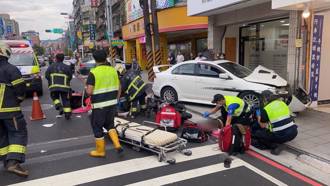 快訊》土城汽車衝撞機車群　現場一片狼藉！多人受傷倒地