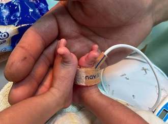 國1駕駛注意 ! 插管早產兒台南奔林口搶命 母求讓道救護車