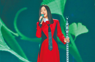 北部地震猛搖！江蕙小巨蛋唱一半全場警報大響現場狀況曝光