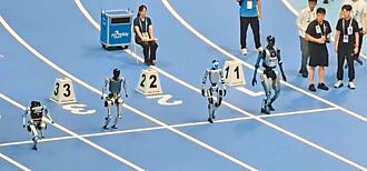 機器人奔跑VS罷免自傷