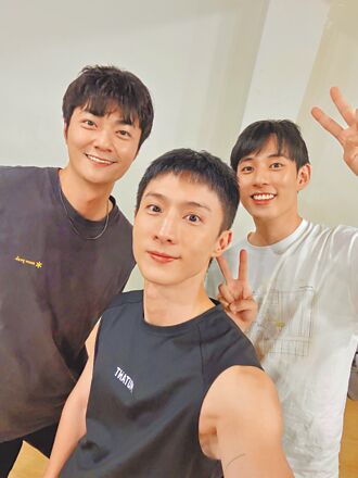 阿本首演舞台劇 從感覺詭異到入戲