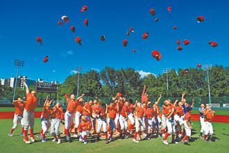 少棒》棒壘共用場地四不像 東園國小練習難