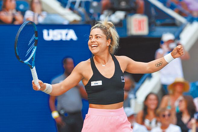 墨西哥女将萨拉苏雅在美网女单首轮淘汰地主名将基丝后，露出不可思议的欣喜表情。（路透）