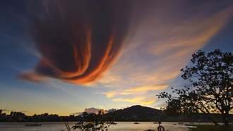 赤色螺旋雲盤踞北台灣「當晚6.0強震」一堆人驚呆 專家回應了