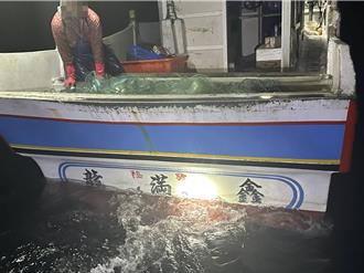 護海龜槓上開花？縣府農漁局聯手海巡查獲近岸違法底刺網漁船