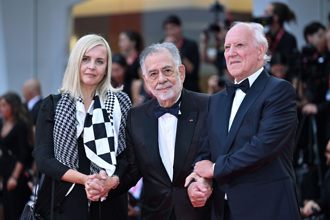 威尼斯影展開幕 《教父》名導柯波拉術後首露面頒金獅獎