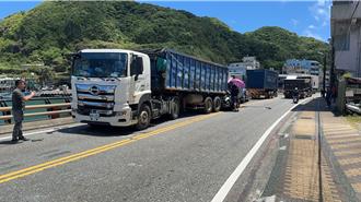 新北瑞芳台2線4車連環撞　1命危2傷搶救中