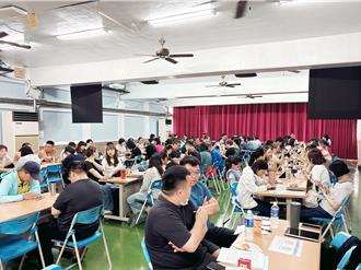 苗縣君毅高中舉辦數位學習推廣 助家長提升數位素養