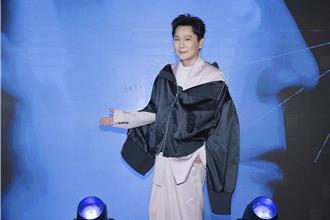 张信哲惊喜开箱《属于》 亲揭晓神秘座标以「他」命名行星