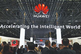 華為三折疊新機 對戰蘋果