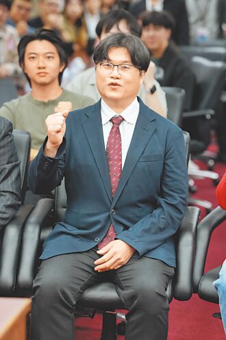 叶丙成未违性平法 教部常次挨轰