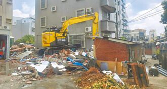 台南 屋損未拆修 恐成登革熱溫床