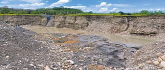 查扣重机具 美浓盗土石现大峡谷 传唤24人