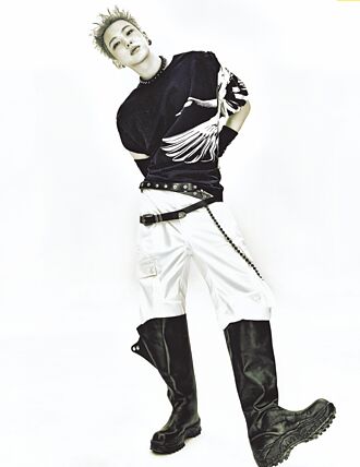 Hoshi入伍前帥氣出擊 野性時尚爆發