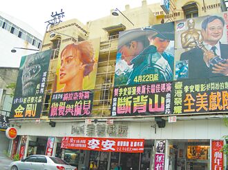 老人老電影與老街景