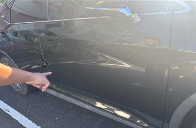 Lexus休旅车，车身多处严重受损，修车费高达35万元。（国九队提供／吴佩蓉宜兰传真）