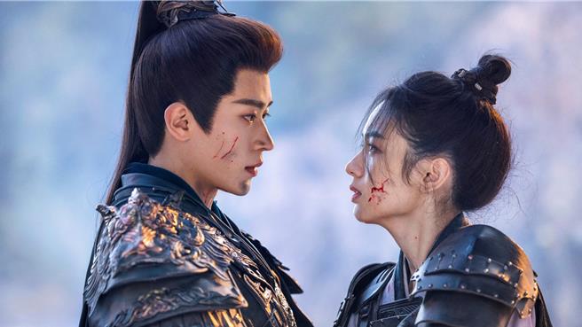 《锦月如歌》周也（右）首搭丞磊（左）擦出绝佳CP感。（爱尔达电视提供）