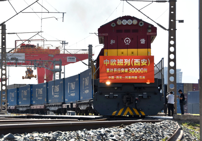 上半年西安中歐班列往返開行3055列造就內陸開放新標竿。（新華社）