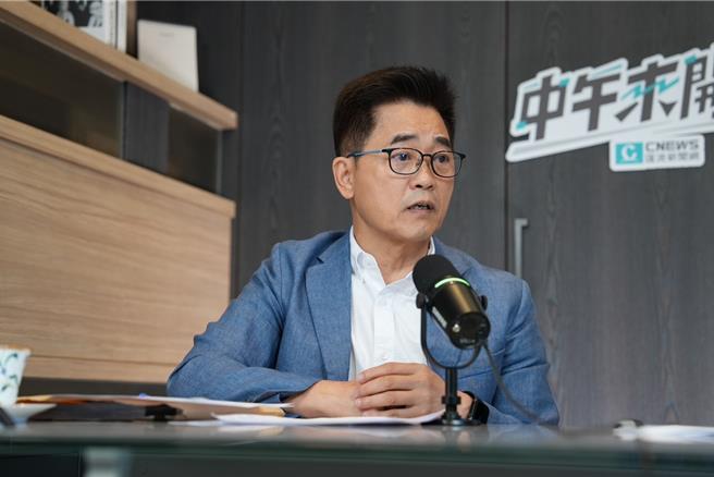 國民黨祕書長黃健庭28日中午接受網路直播節目專訪。（中午來開匯提供／陳薏云台北傳真）