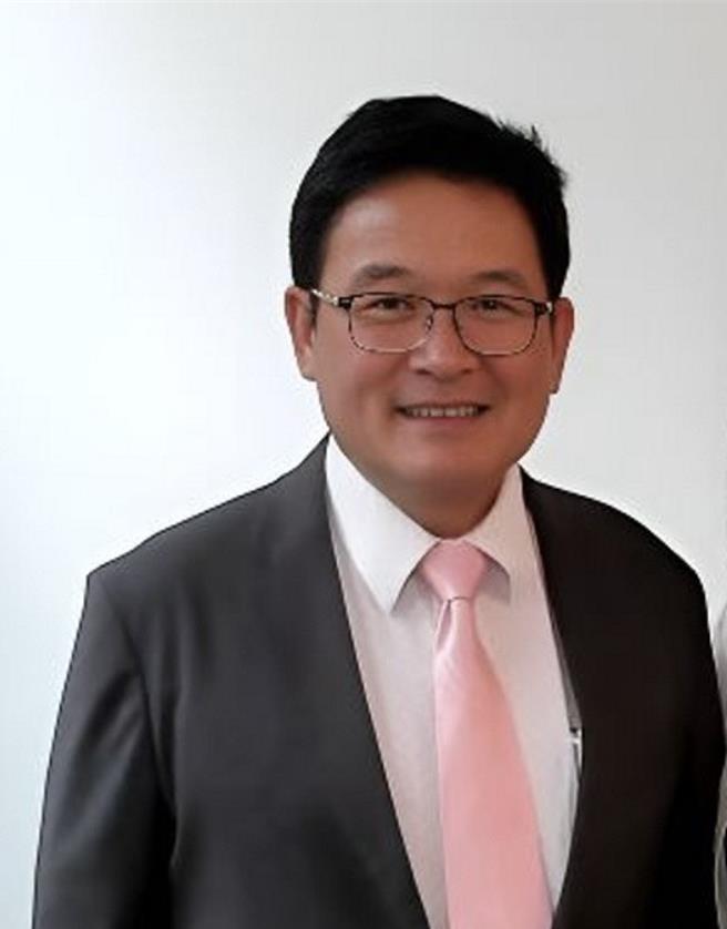 前彰化市长邱建富认为若民进党希望赢得彰化县长选举，应透过初选、民调来决定人选，如此也有利于党内的团结。（邱建富提供／叶静美彰化传真）