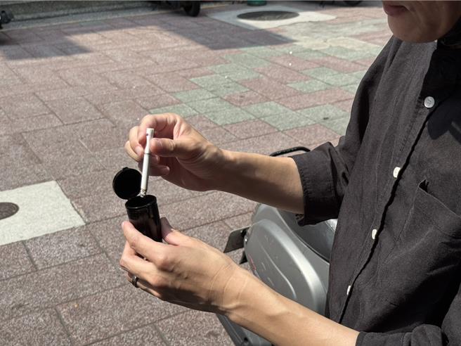 嘉义市推集满500个菸蒂兑换菸蒂收集盒。（嘉市环保局提供／廖素慧嘉市传真）★《中时新闻网》：吸菸有害健康 中时新闻网关心您！戒菸专线：0800-636363。