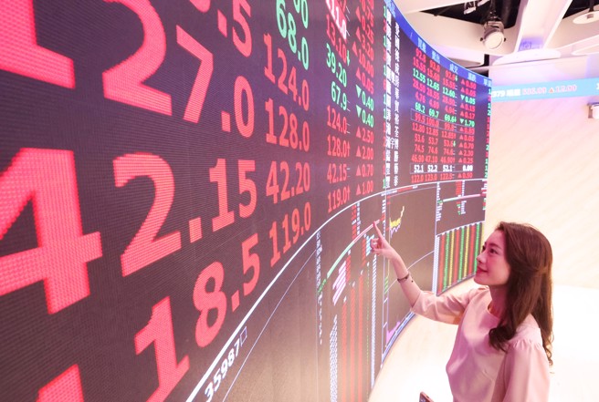 受惠台股、美股7月上涨，保险业获利也维稳、连二月赚钱。资料照片