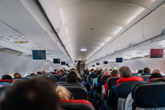 別拿了！飛機上「最髒免費物品」 空服員揭密：太噁了