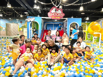 快樂Fun暑假  闕枚莎創造親子時光  攜手港湖孩子玩翻史努比室內樂園