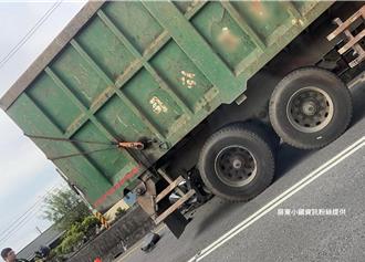 屏东新园死亡车祸！骑士追撞货车　安全帽喷飞当场死亡