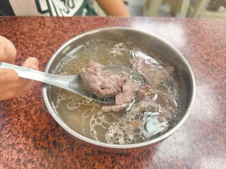 新疆妹吃牛肉湯「薑絲油膏淋肉燥飯」 台南人炸鍋