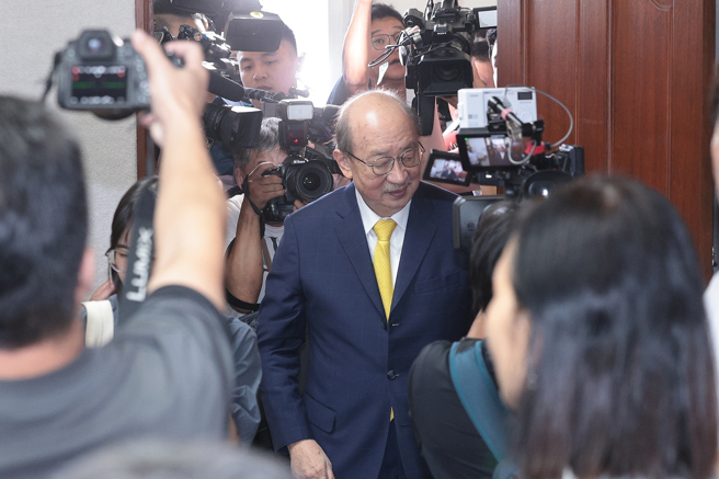 民進黨立法院黨團總召柯建銘（中）。（資料照／杜宜諳攝）