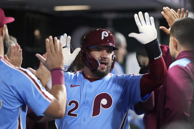 費城人重砲席瓦伯單場4轟，成為大聯盟史上第21位「單場4響砲」球員，本季49轟暫居國聯全壘打王。（圖／美聯社）