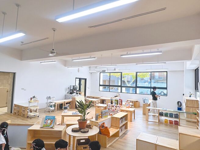 新竹國小附設幼兒園暨振興市民活動中心28日舉辦啟用典禮，全新的教室將帶給孩童更好的學習空間。（王惠慧攝）