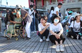 影》柯文哲遭搜索滿周年 柯媽現身「走讀」親曝身體現況