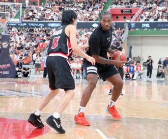 NBA》可愛旋風席捲桃園巨蛋 雷納德表演賽沒上場留遺憾