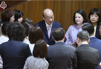 认了潘孟安奉派前来  柯建铭：他一直苦笑说「拍谢」