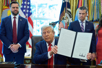 范斯準備好接總統？78歲川普健康狀況啟人疑竇 他全說了