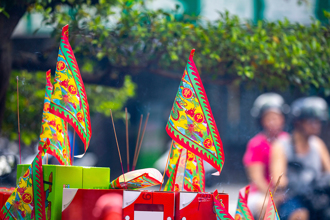 中元普度15禁忌 手機擺桌上 小心好兄弟纏身