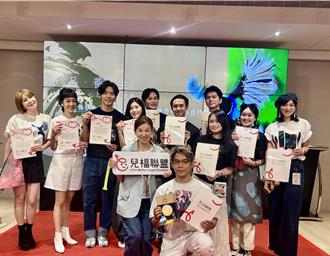 陈子强办画展感性落泪！七夕刚过「希望白雪公主早日出现」