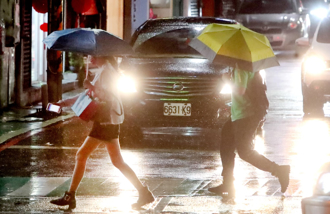 雨勢升級下到深夜 6縣市大雨特報 4地大雷雨狂轟