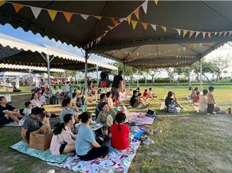 高雄魷魚季旗津登場 旗津野餐、音樂會吸引2500人同樂