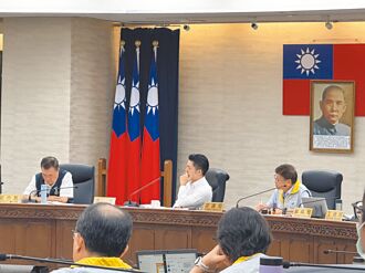 有事問AI站長阿明 公車駕駛免分心