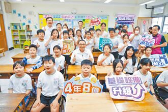 侯友宜：4年砸8億汰換課桌椅