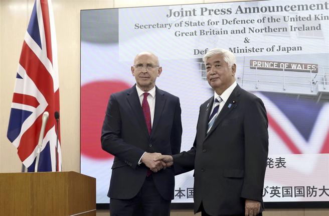 中谷元（右）與希利28日發布聯合聲明，宣示持續深化安全合作，並重申臺海和平穩定重要性。（達志影像／美聯社）